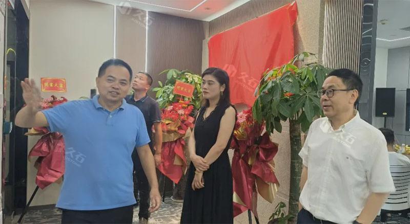 1759215982131169.jpg 640.webp.jpg